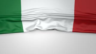 イタリア国旗, 半分が折られたまま白紙の上に置かれた旗